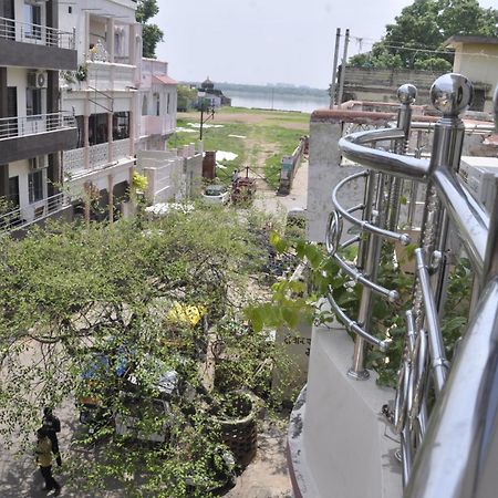 Golden River Varanasi Exterior photo