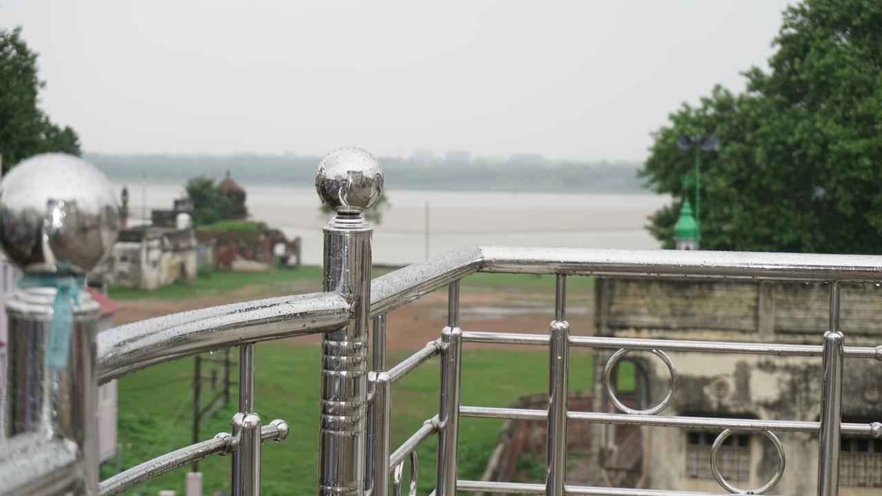 Golden River Varanasi Exterior photo